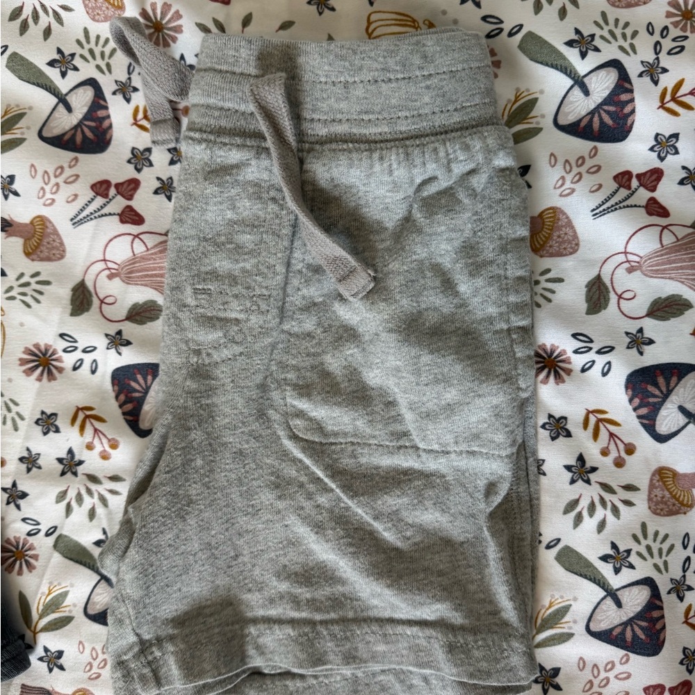 Shorts & Tops bundle - Picture 6 of 8